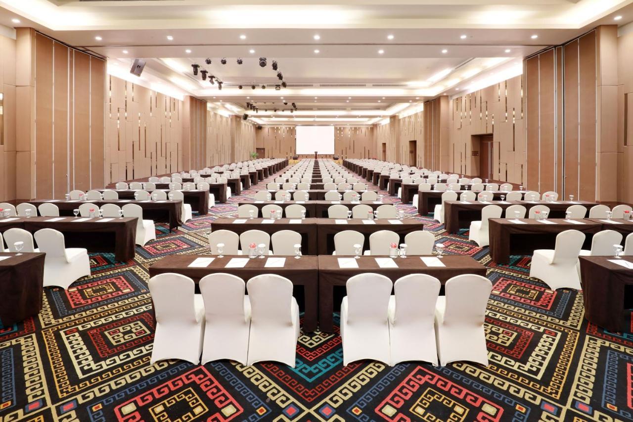 Aston Kupang Hotel & Convention Center Екстериор снимка