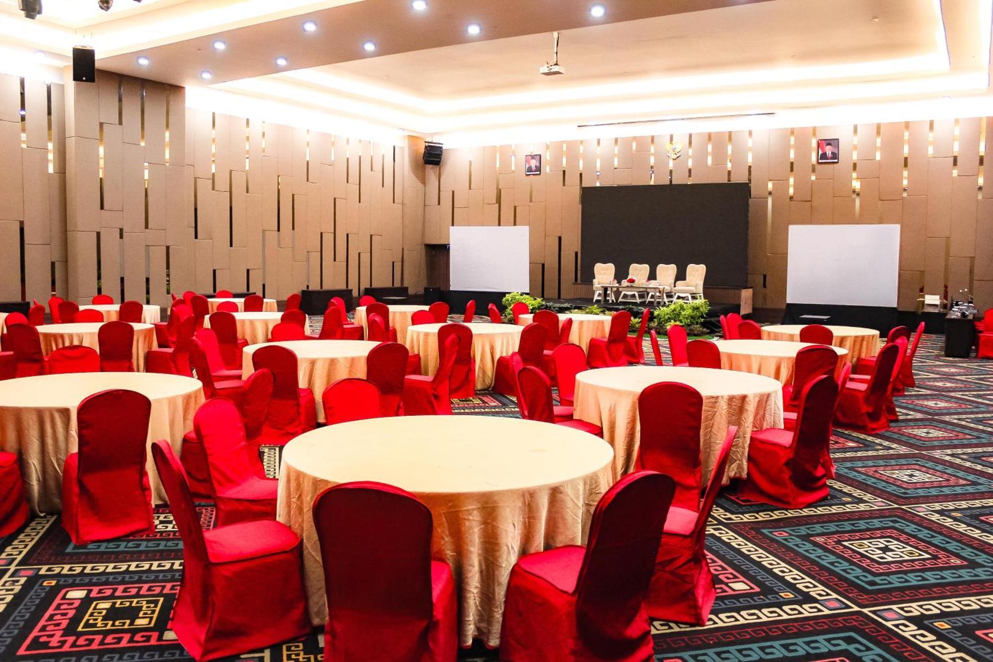 Aston Kupang Hotel & Convention Center Екстериор снимка