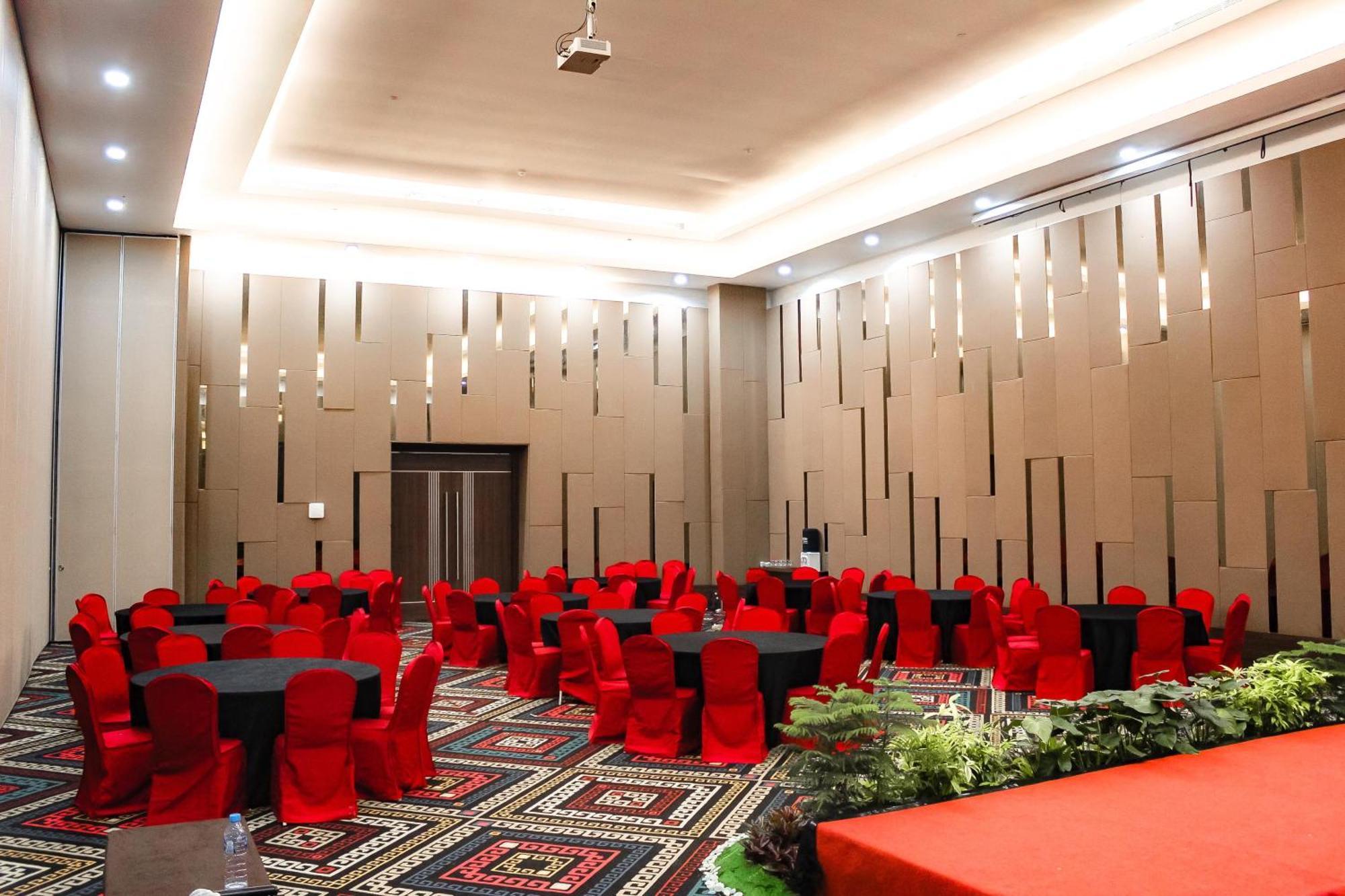 Aston Kupang Hotel & Convention Center Екстериор снимка