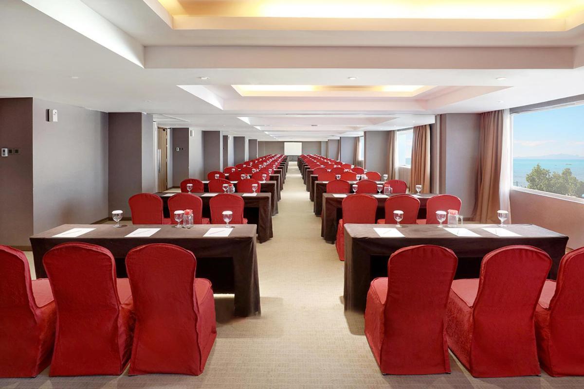 Aston Kupang Hotel & Convention Center Екстериор снимка