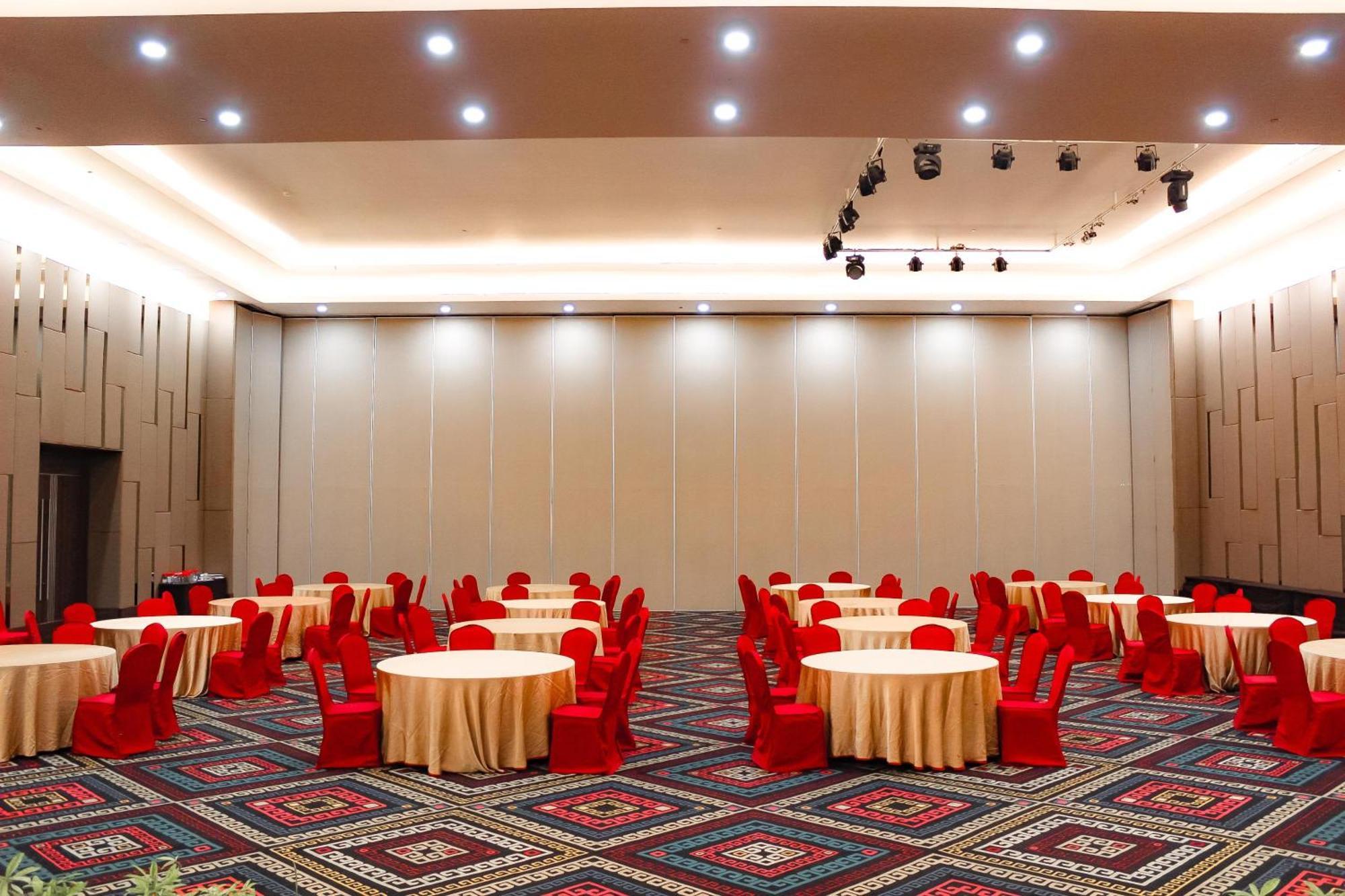 Aston Kupang Hotel & Convention Center Екстериор снимка