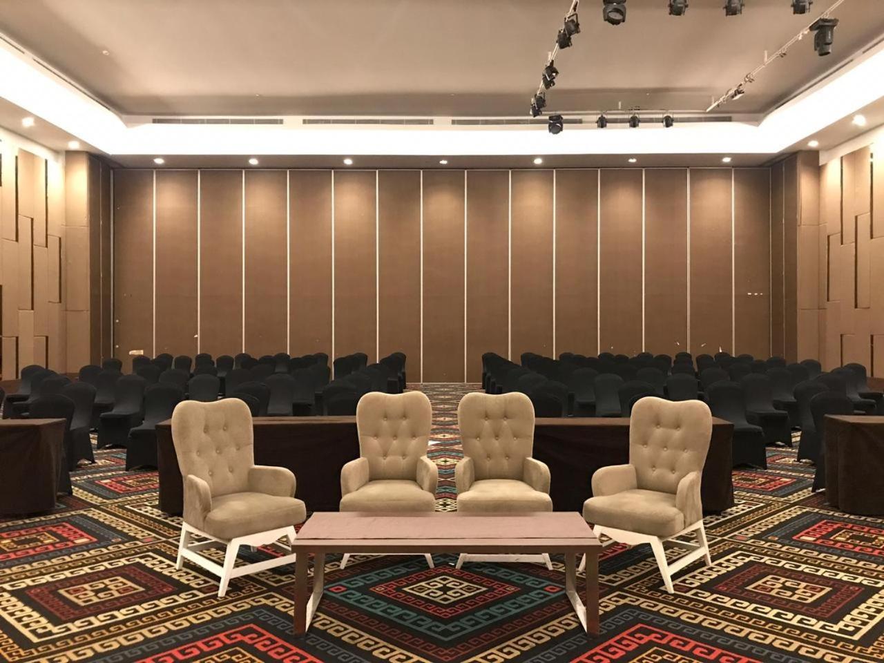 Aston Kupang Hotel & Convention Center Екстериор снимка