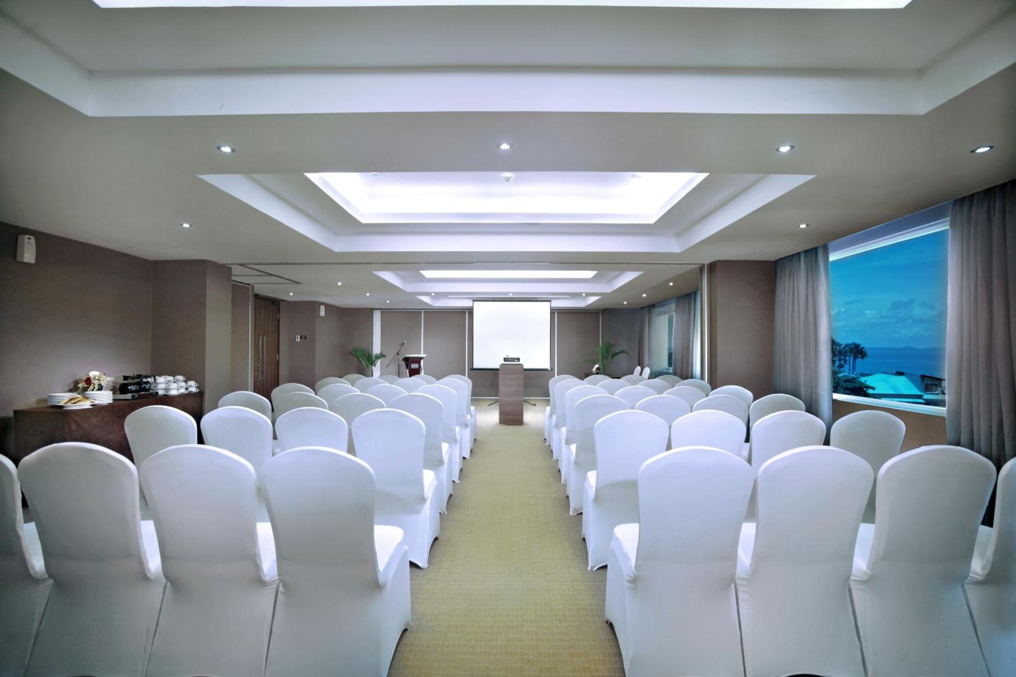 Aston Kupang Hotel & Convention Center Екстериор снимка