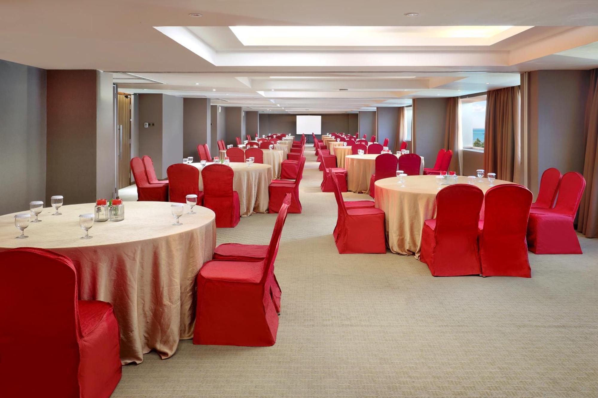 Aston Kupang Hotel & Convention Center Екстериор снимка