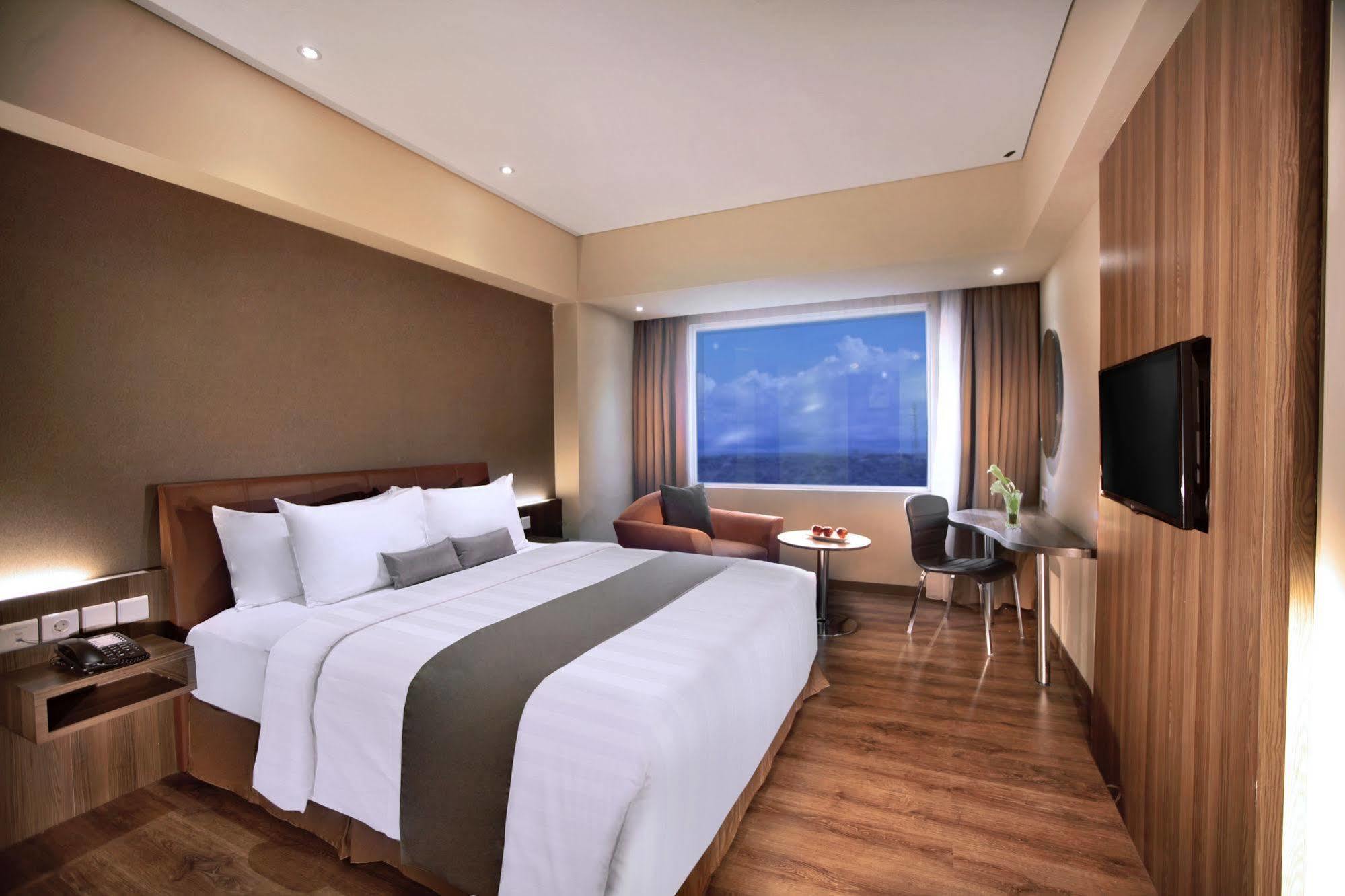 Aston Kupang Hotel & Convention Center Екстериор снимка
