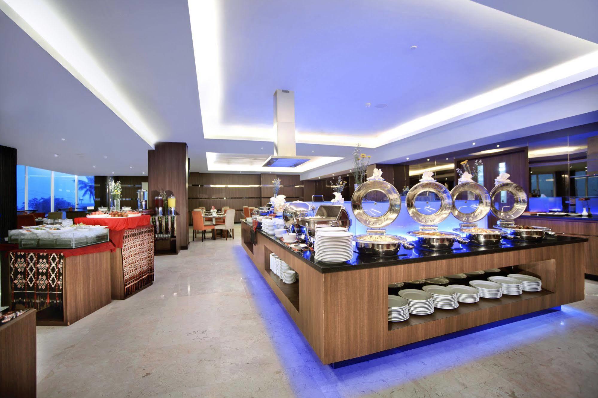 Aston Kupang Hotel & Convention Center Екстериор снимка