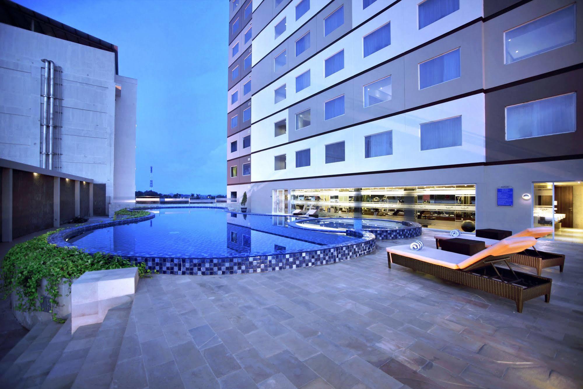 Aston Kupang Hotel & Convention Center Екстериор снимка